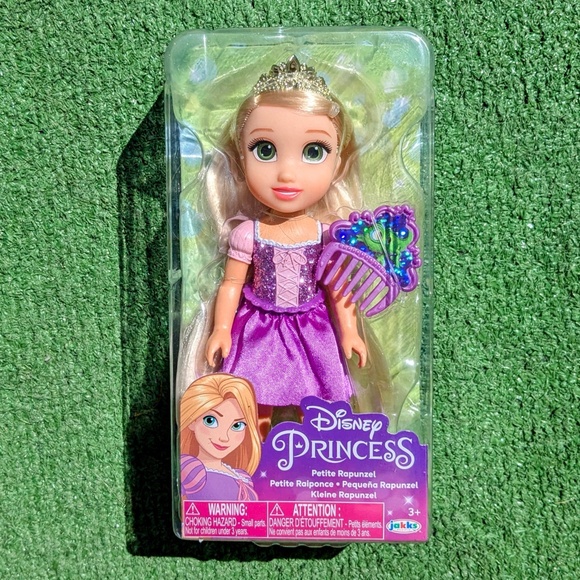 Disney Jakks Pacific Princess Dress Petite 6” Rapunzel Doll Toy+Pascal Comb NIP - Picture 2 of 4